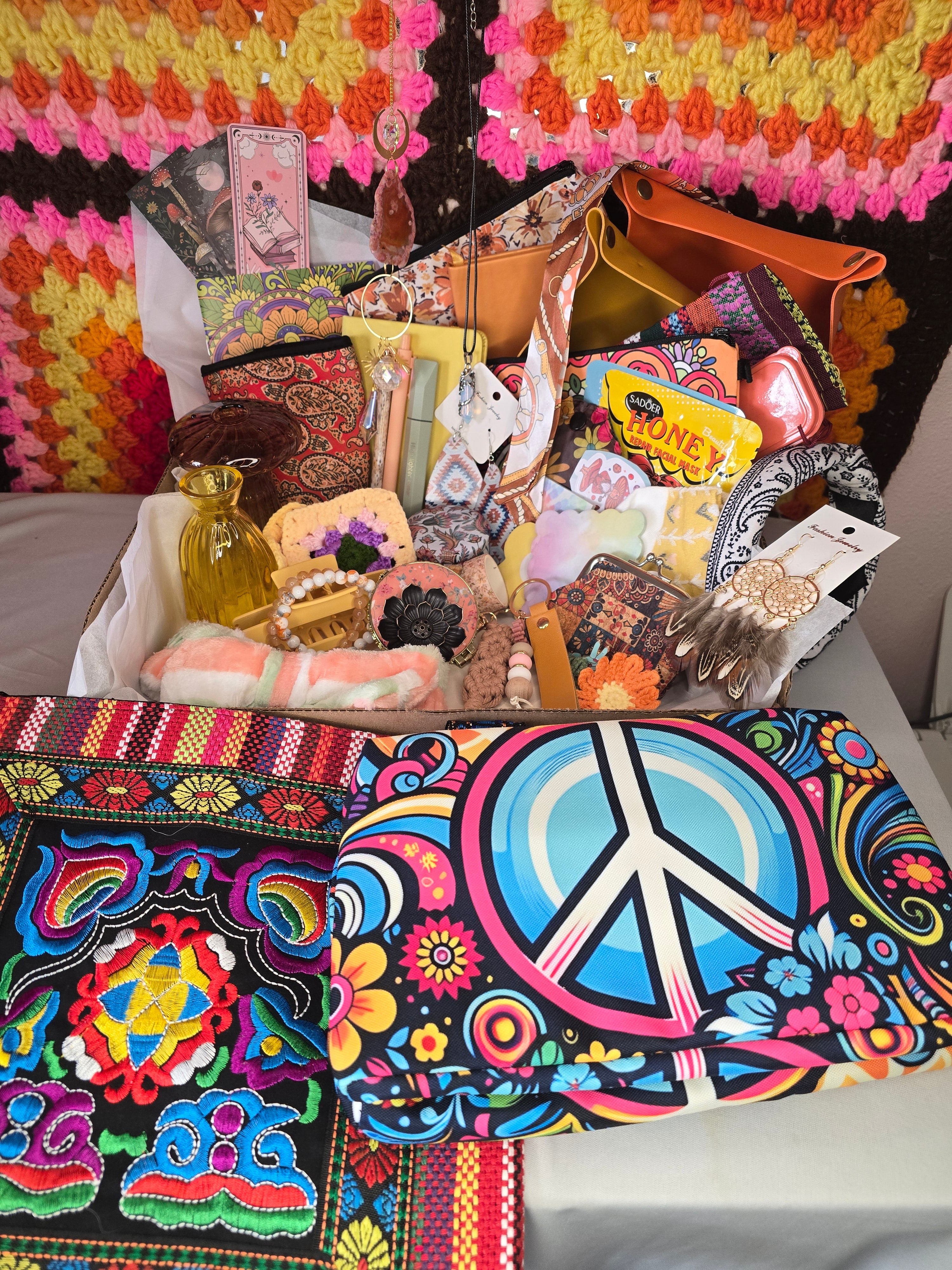 3 Scoop Mystery Bundle (42+ items) +2 groovy items